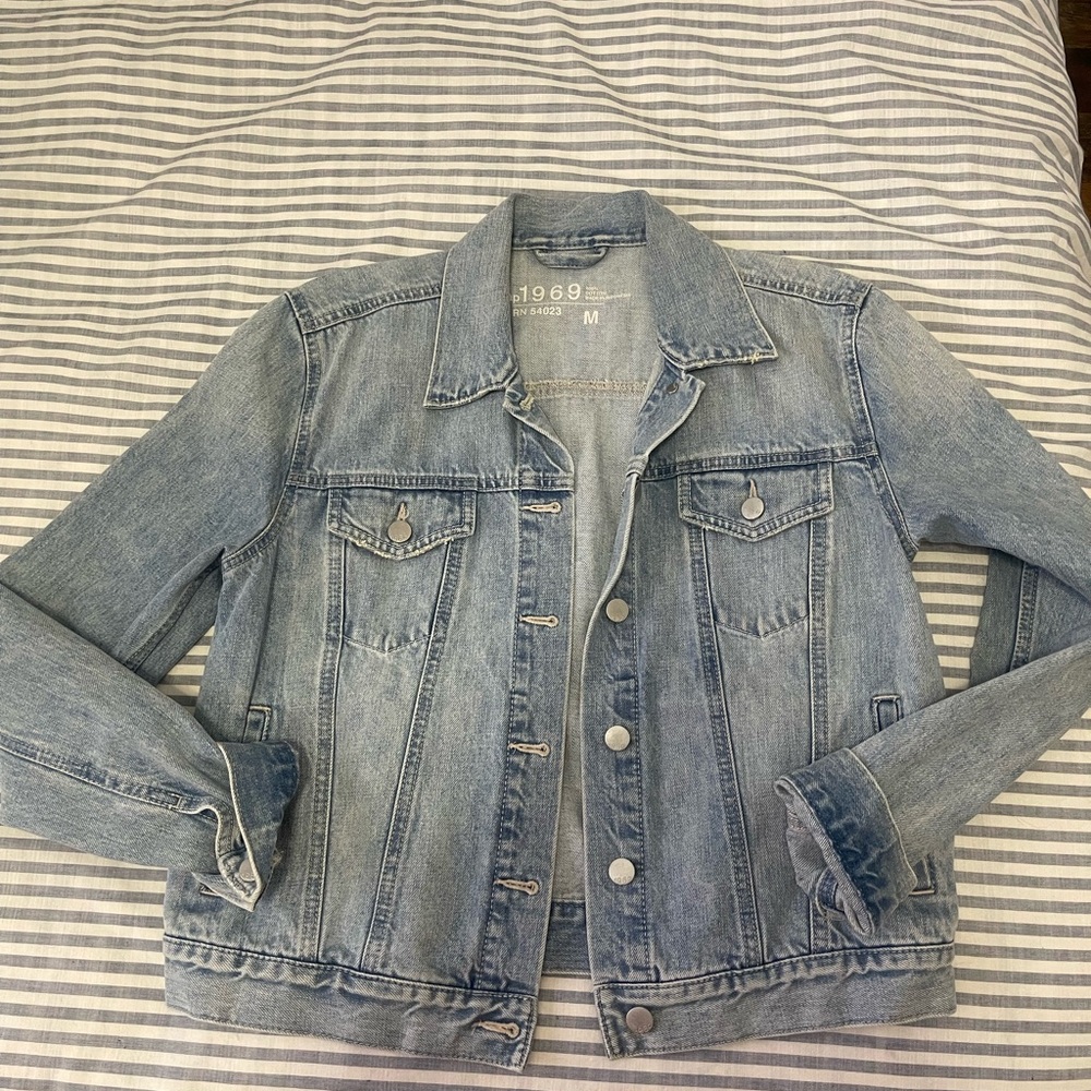GAP Light Blue Washed Denim Jean Jacket - Women's